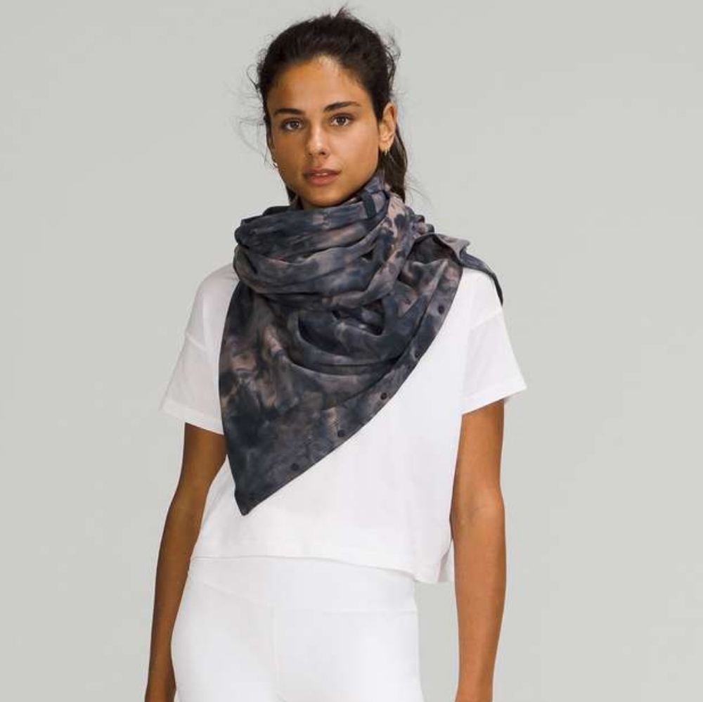 ⛱️Lululemon Customizable Snap Scarf in Diamond Dye Lunar Rock True Navy